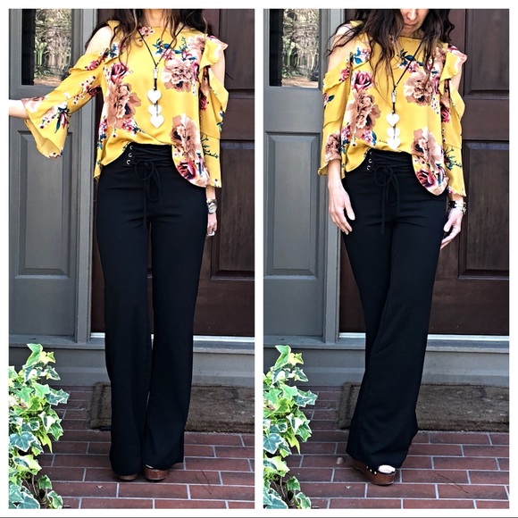 ✨LAST 1✨Mustard floral print cold shoulder blouse - Picture 4 of 8